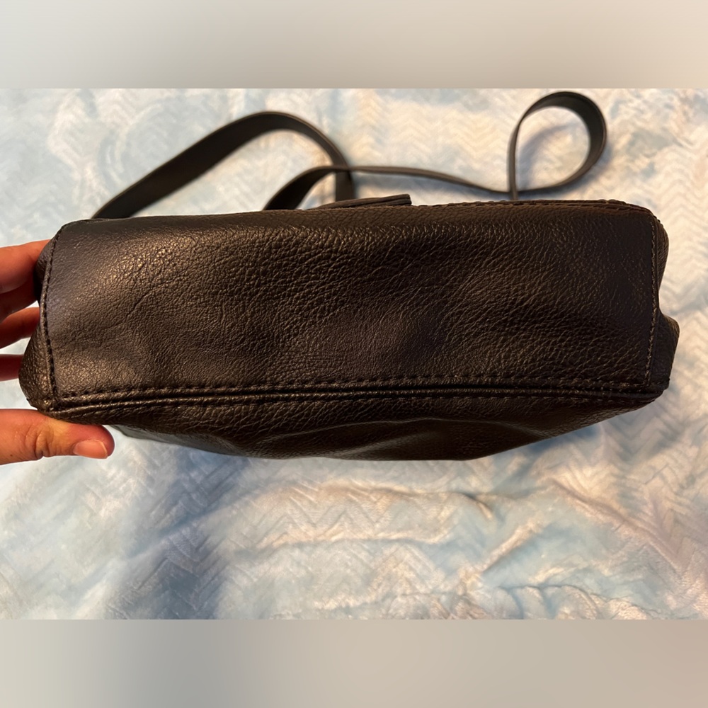 Liz Claiborne Crossbody - Picture 5 of 9